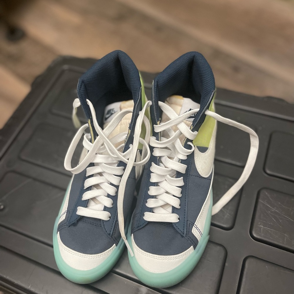 Hi top Nikes
